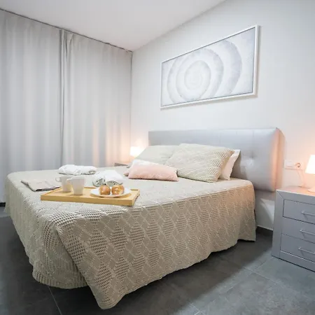 Orlando 85 Complex - Адехе